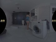 Preview 1 of VIRTUALPEE - Valentina Explosive Orgasm In Bathroom