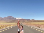 Preview 1 of Je le suce et avale tout son sperme en plein milieu de la route au Chili