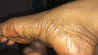 Sexy wrinkle soles makes him explode(enjoy)