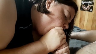 Housewife uses both hands to make me cum(Huge cumshot)