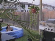 Preview 2 of Pareja super sensual puertorriqueña chichan en el patio apasionadamente en el calor de Texas