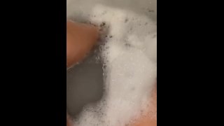 Bath tub 