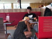 Preview 2 of Extrem Public... Vor Leuten im Burger King blondes Luder gefickt