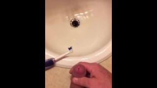 Cumming with a toothbrush 