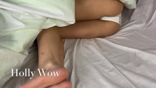 Fit girl with perfect body got massage and cum on her sexy feet