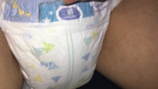 016 There is a nice peeing sound in the diaper ...! It's great to pee in a diaper!
