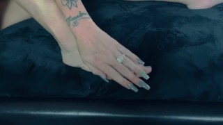 HOT TATTOOED WHITE GIRL DRAINS CUM FROM CURVED COCK AND SHOWS OFF HER FEET