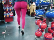 Preview 5 of Pink leggings that mold the pussy and buttocks in public