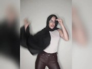 Preview 2 of خاضعة للرقص العربي ولمس فتحة الشرج