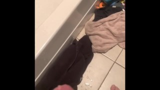 BIG DICK PISSING IN THE TUB AND FLOOR PEEING PEE WATERSPORTS HD