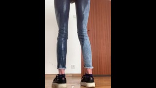PEE DESPERATION! I can't hold my pee and I piss on the floor - Amateur