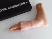 Preview 2 of UNBOXING Gode Mains et Pied ( Hand & Feet Foot Dildo )