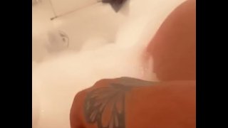 Masturbate in the bath