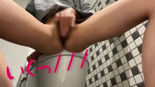 [Masturbation]A perverted woman who cums with two toys