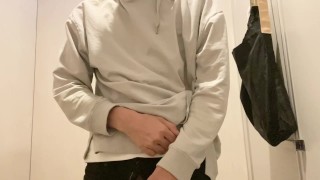 I squeezed my penis with a black sweater ♡ Massive ejaculation handjob [Japanese boy]