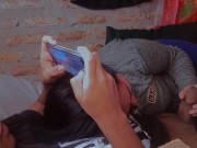 Preview 3 of jugando free fire y mi novia me desconcentra con una mamada