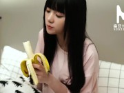 Preview 3 of 【国产】麻豆传媒作品/MMZ006香蕉话2-Cucumber-000的用法/免费观看         