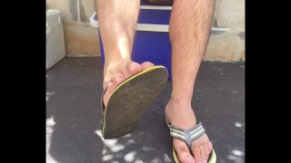 Worn out flip flops / thongs slapping against my naked male soles feels so nice - MANLY FOOT
