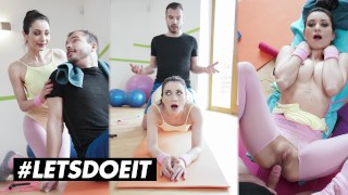 RELAXXXED - Brunette Beauty Valentina Bianco Spreads Her Legs For Cock At The Gym - LETSDOEIT