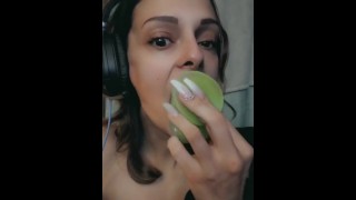 Gamer chick with deep throat 