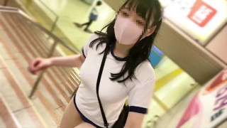 [Women's changing room] Changing clothes in the fitting room. Japanese, amateur