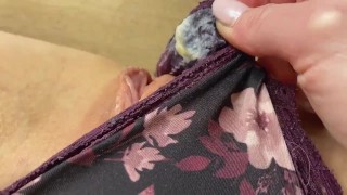 Colombian girl talk abouth her dirty panties and stinky pussy