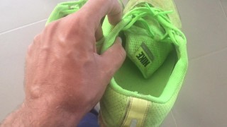 Cum on sneakers - Fan request video - Twitter