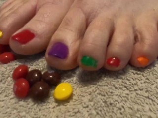 Pretty Toes Rainbow Porn - BBW footjob with rainbow toes, fishnet and heels with cumshot | free xxx  mobile videos - 16honeys.com