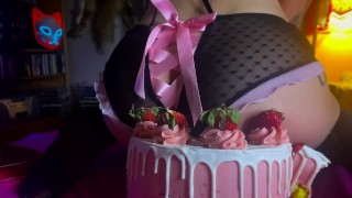 Kitsune's Spectacular Stinky Sploshing Valentine's Day Special! (3,000 Followers! Cake Farts,Twerk)