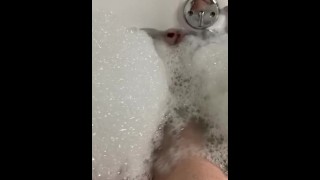 Foot job. 11 toe hoe gives foot job in bath!!