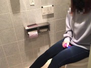 Preview 1 of A beautiful woman who masturbates in the bathroom after being tired from studying.