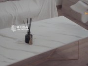 Preview 1 of 中英字幕趁姐姐不在家勾引姐夫