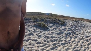 SEX OUTDOOR PUBLIC BEACH couple caught by stranger masturbating