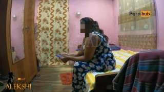 එහා ගෙදර ඇන්ටිගෙ හස්බන්ඩ් වැඩට ගියහම ගෙදරට පනින කොල්ලා 🤫 | Sri Lankan Boy Fuck His Matured Step-Mom