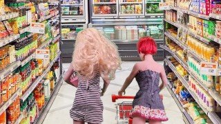Bambole doll lesbiche fanno sesso al supermercato