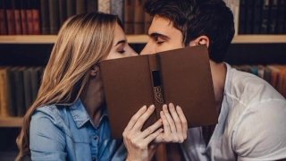 ASMR ROLEPLAY - A solas con tu Crush en la biblioteca Relato erotico JOI
