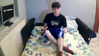 Straight twink cum and wanking while watching porn.