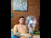 Preview 5 of Chacal activo se masturba con un globo de condón y saca mucho semen