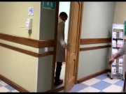 Preview 1 of En ung læge blev ophidset ved undersøgelsen og rykker ud på hospitalets toilet
