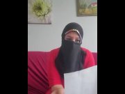 Preview 1 of Arabic Teacher Gives Sex Lessons سارة العربية تمص و العير يقذف بوجهة