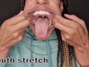 Preview 1 of I stretch my huge mouth out to give you amazing mouth views