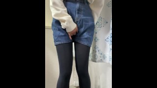 Peeing in Alice-like clothes [Japanese, pee, endure, pee].