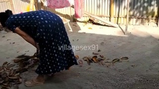 Desi indian Bhabi Sex In outdoor (Official video By villagesex91)