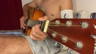 I drove my girlfriend crazy horny after my fingers plucked the strings with her pussy