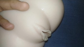 मासूम लड़की ने अपनी चूत की चुदाई की - सेक्स डॉल