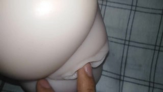 घिनौनी गीली चूत और बड़ी सूजी हुई क्लिट - सेक्स डॉल का कमाल का क्लोजअप