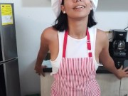 Preview 2 of Divertido role play de cocinera atrevida con delantal (traducido)