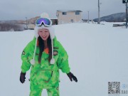 Preview 2 of スキー場で露出スノーボードしてみました。ゲレンデの端で、スキーウェアを着ながら中出しセックス。日本人カップル/素人/パイパン/スタイル抜群/巨乳/ハーフ美女/無修正