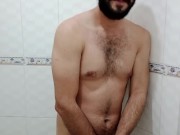 Preview 2 of Hermanastra malcriada y cachonda mamando polla en la ducha y tragando leche - Porno en Español