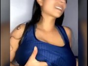 Preview 3 of RsellAmb: Big natural boobs sexy modelo mira como se pone